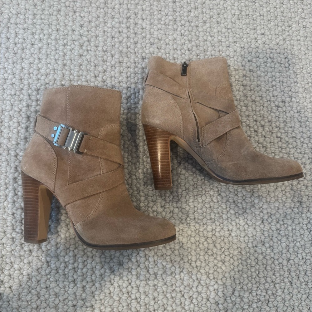 vince camuto heeled booties 4in